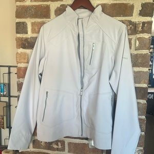 009 Marmot women’s weatherproof jacket. Medium weight zip front sz XL